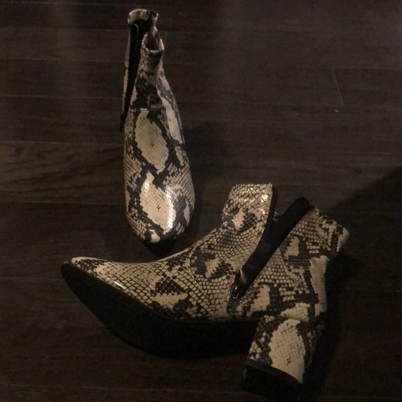 Snakeskin booties - Picture 1 of 1